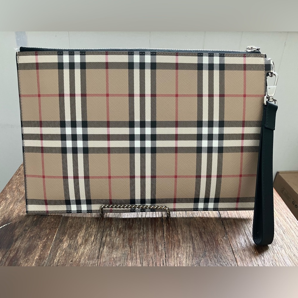 Authentic Burberry Novacheck Clutch Wristlet NWT